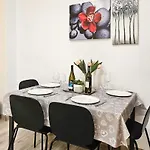 2 Bedroom Stunning Apartment In Malaga